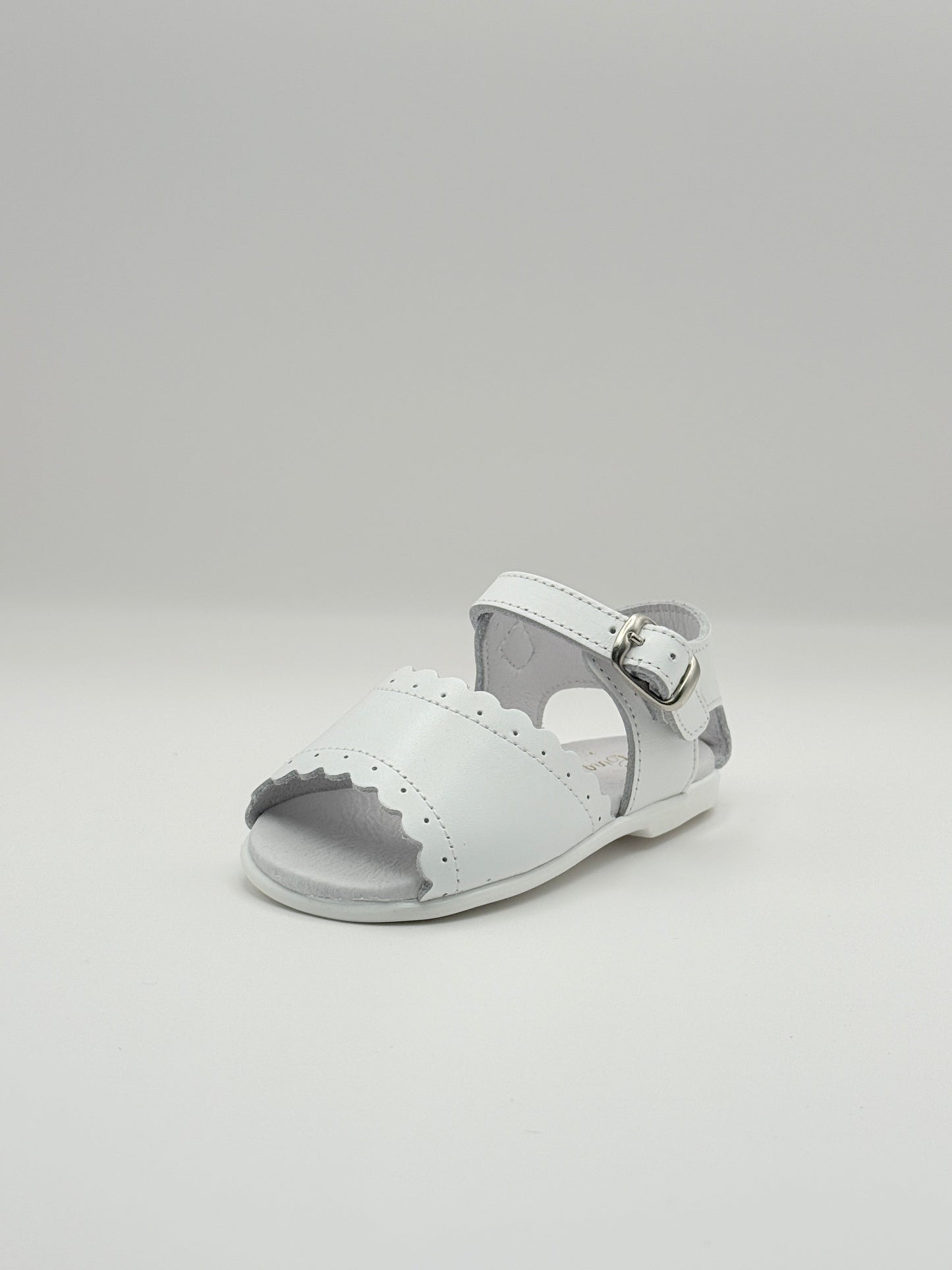 Sandal Scallop White