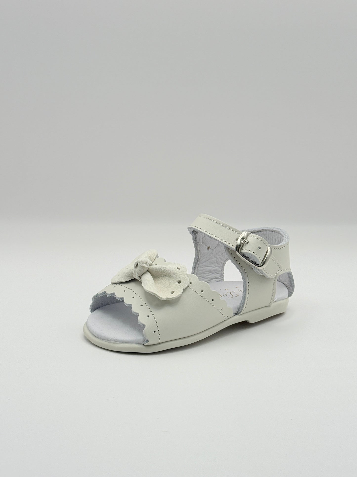 Sandal Scalloped Bow Porcelain