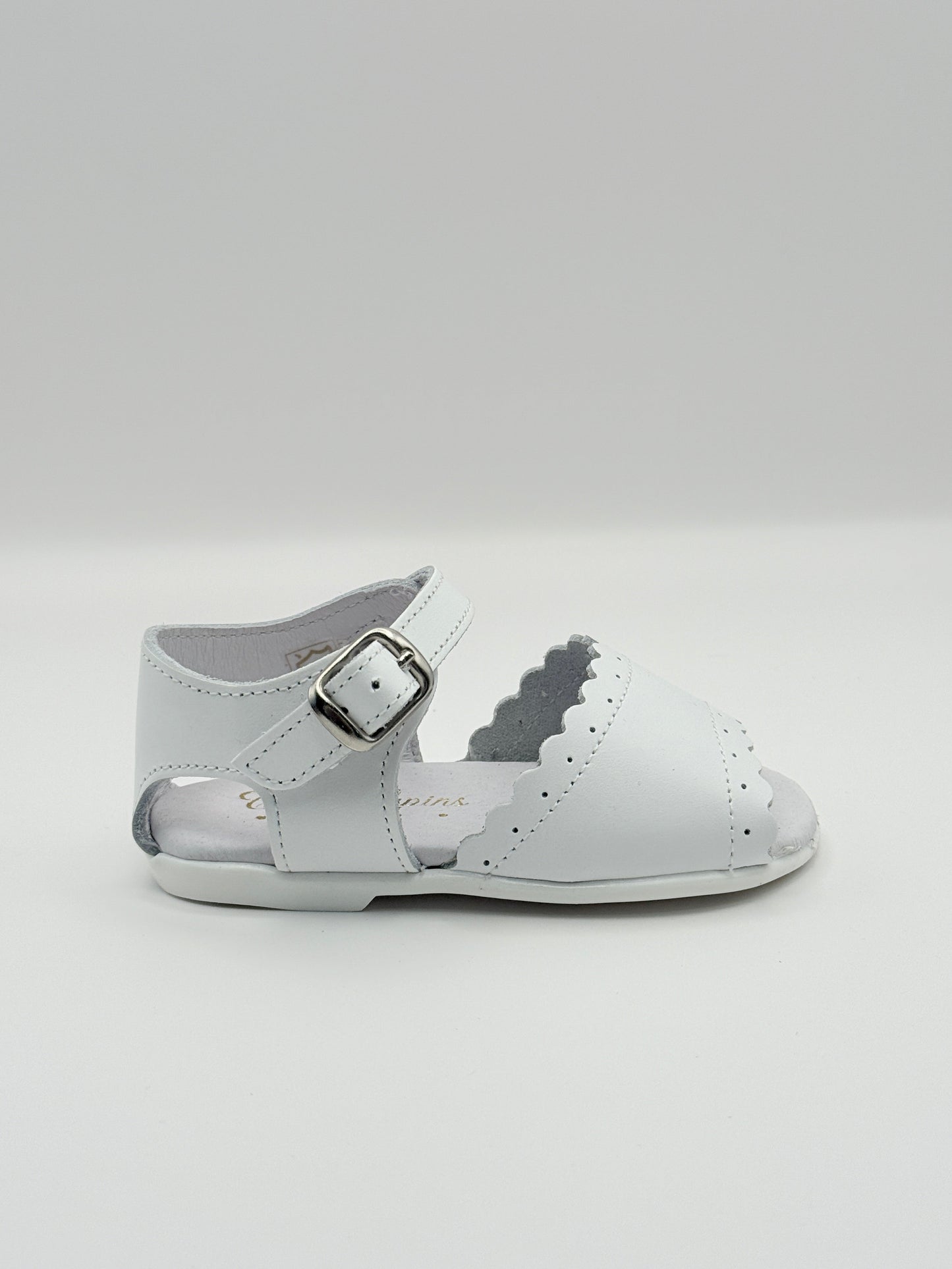 Sandal Scallop White