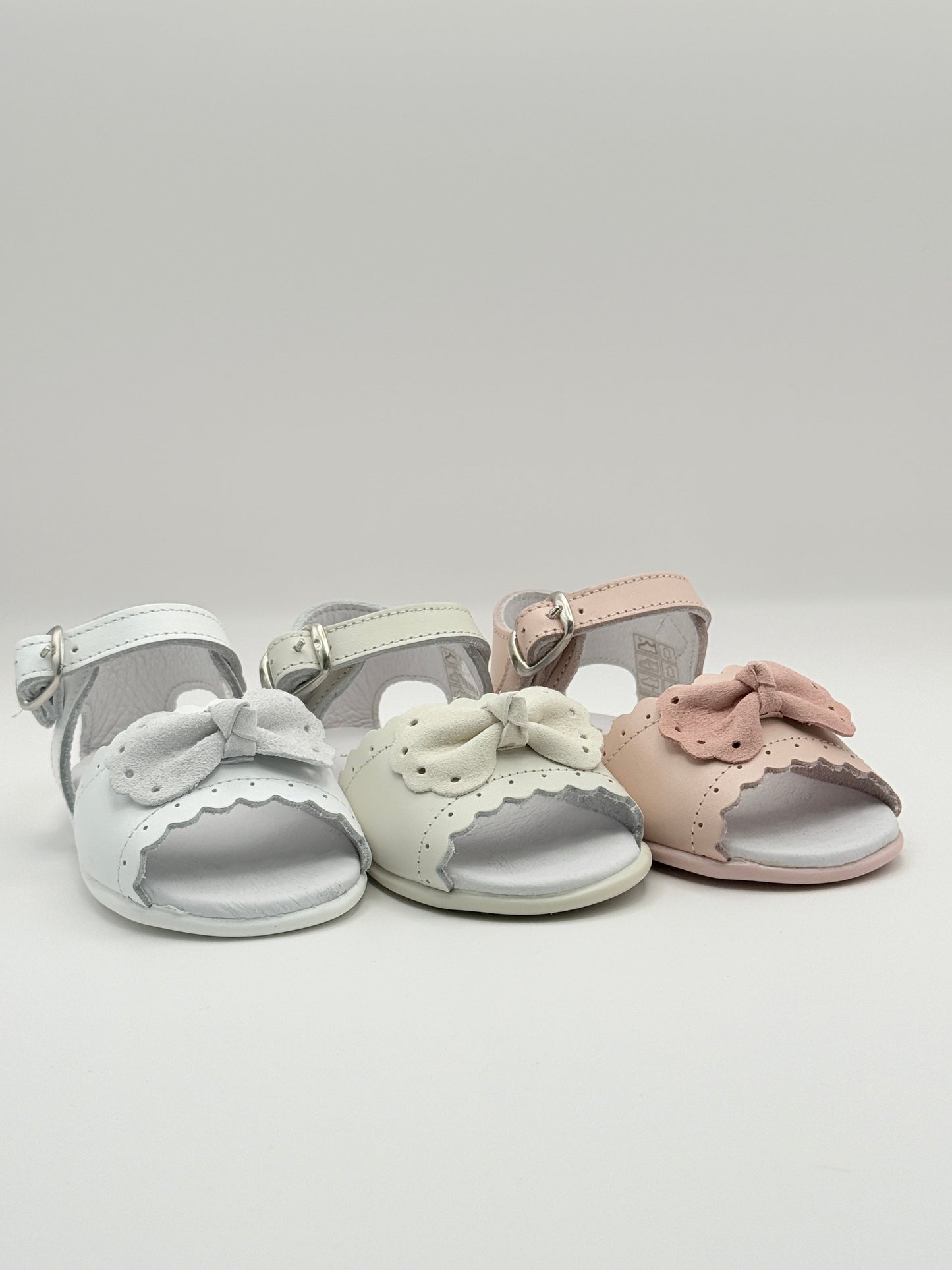Sandal Scalloped Bow Porcelain