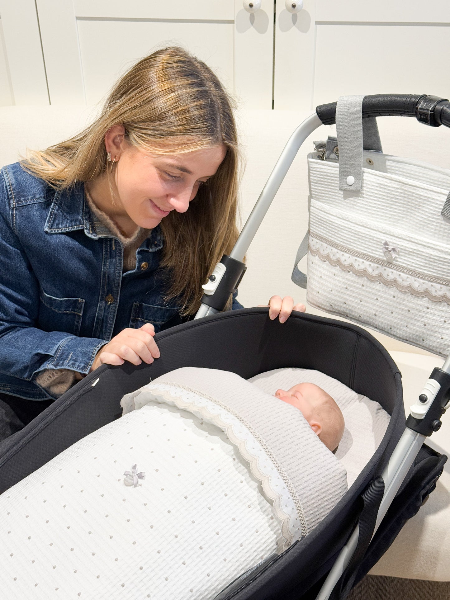 Carry Cot Dots Grey