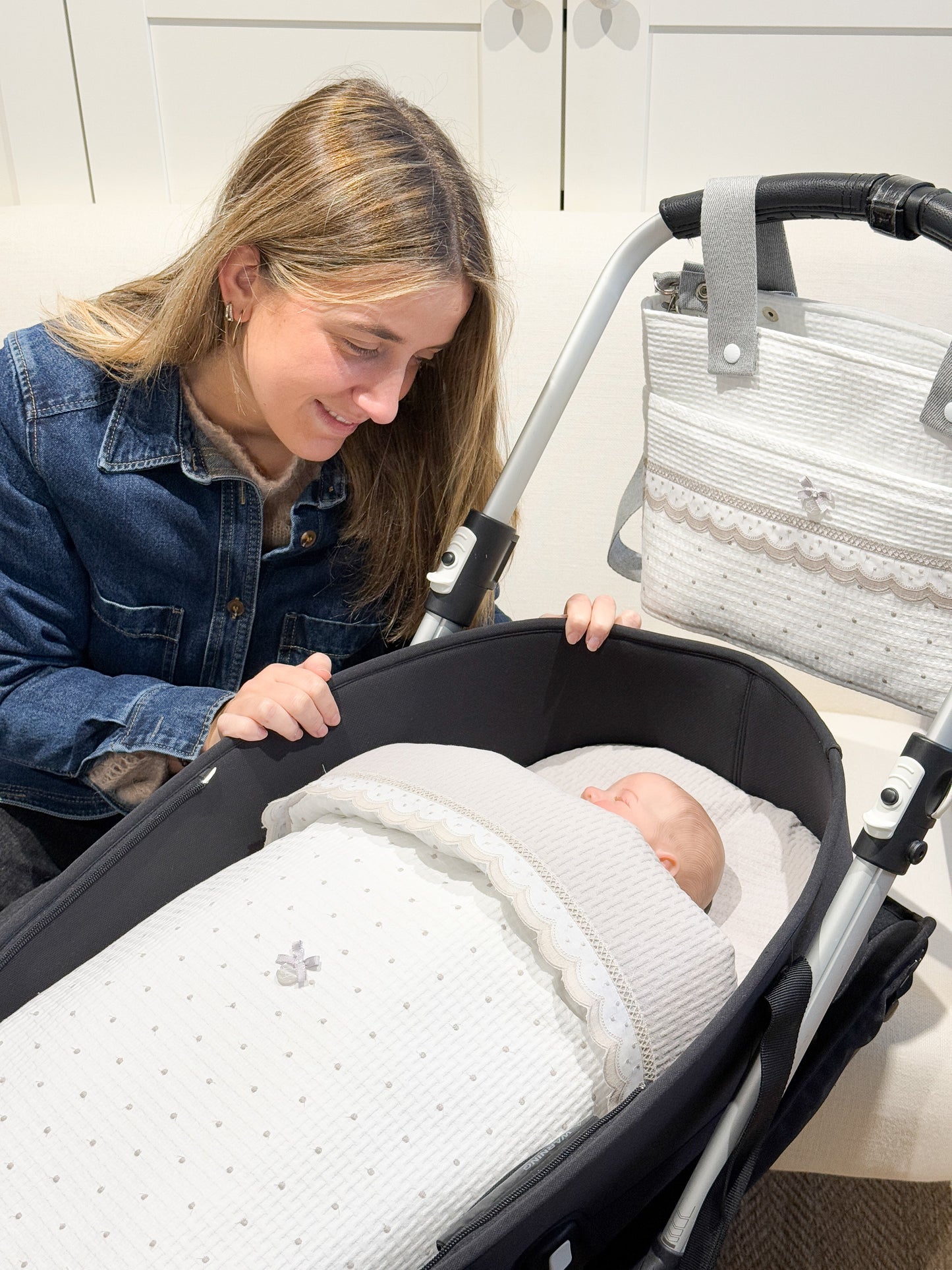 Carry Cot Dots Grey