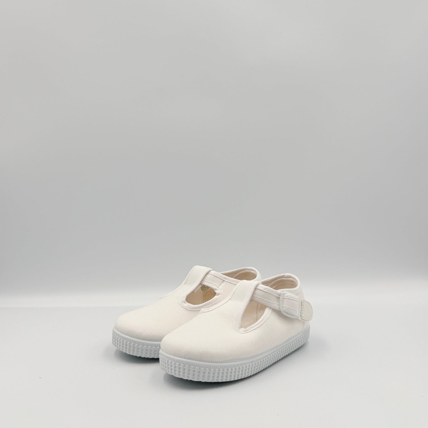 T- Strap 'Naia' White