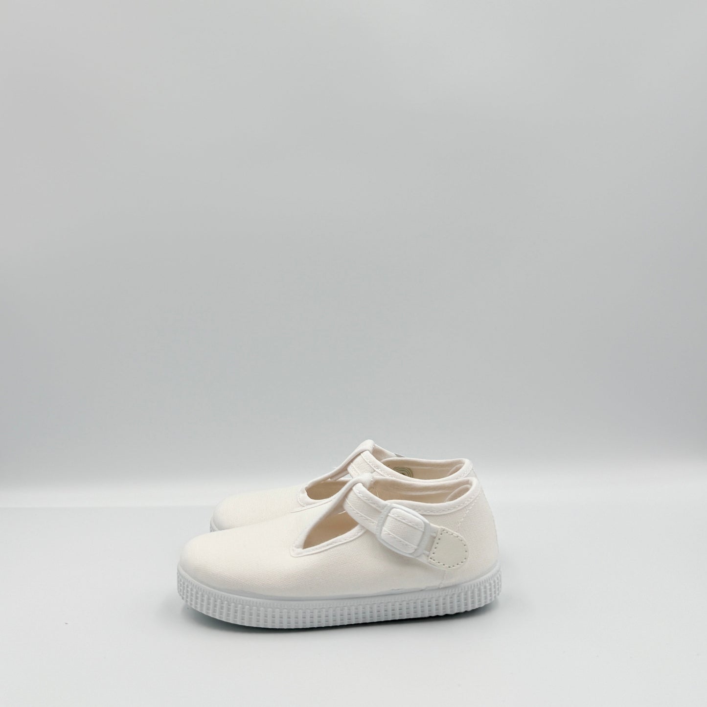 T- Strap 'Naia' White