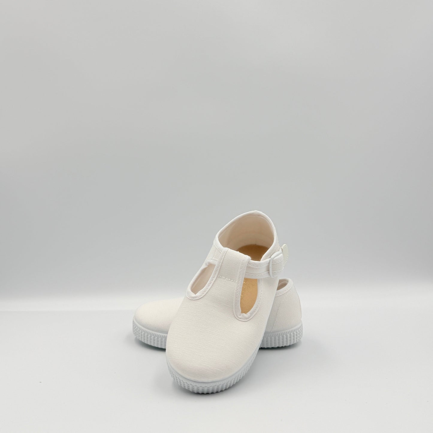 T- Strap 'Naia' White