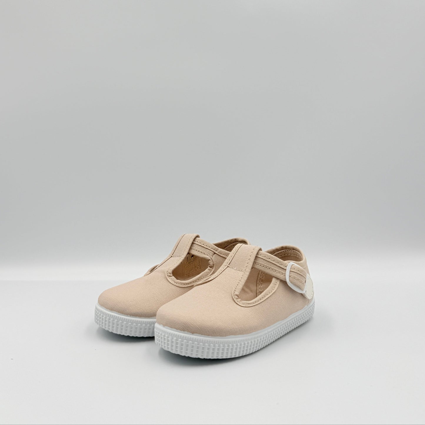 T- Strap 'Naia' Sand